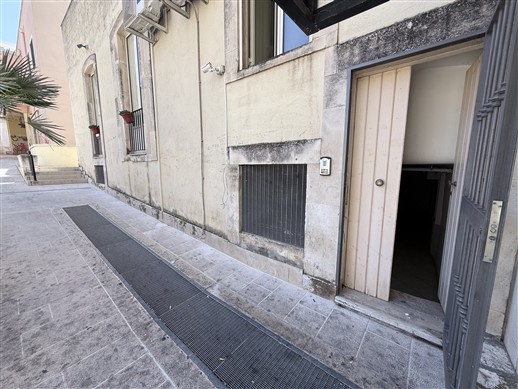 Antico Locale Al Piano Terra, In Pietra, Vari Utilizzi e Possibilit&agrave; Di Ampliamento